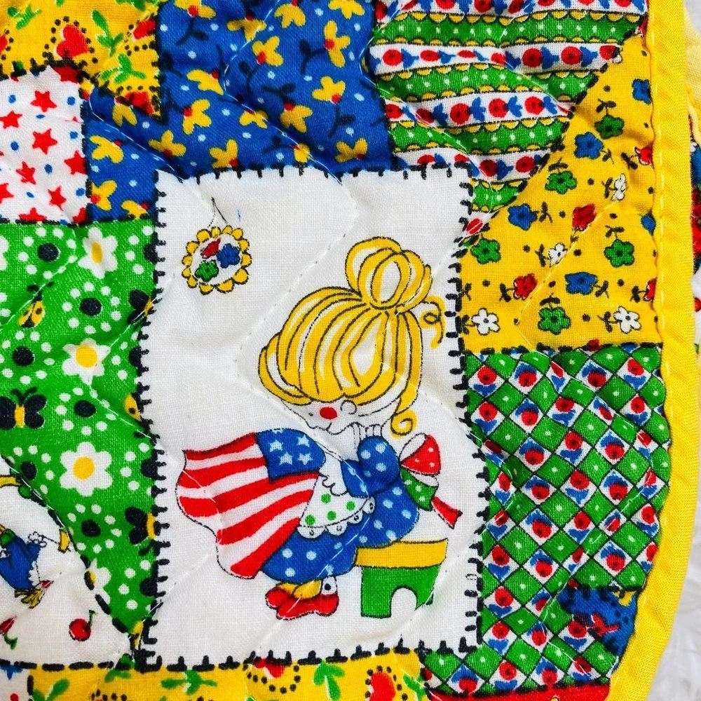Vintage Betsy Ross Americana 70s Kitchen 2pcs Oval Printed Pot Holders Quilted